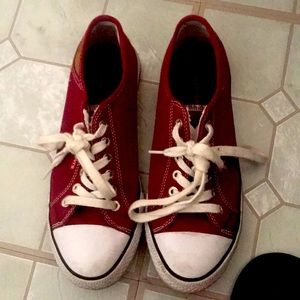 These are dark red Levi’s